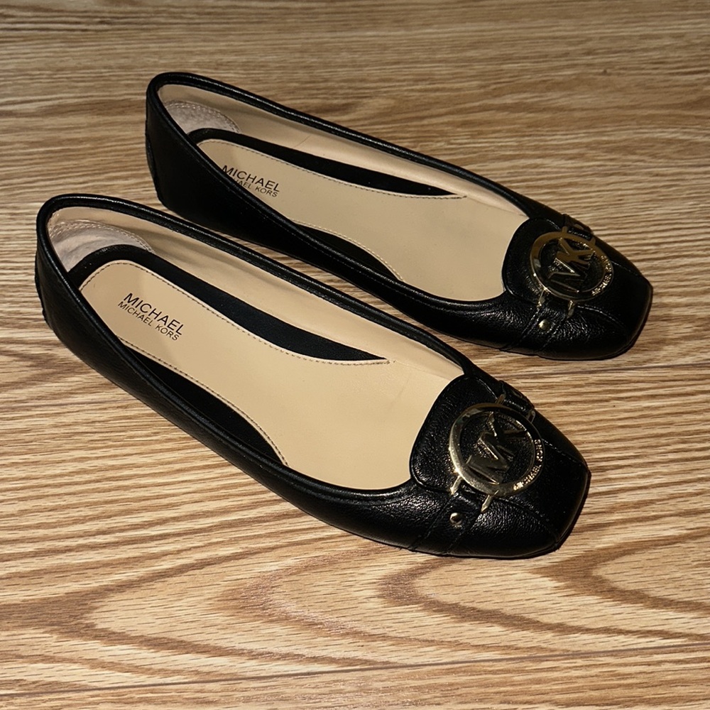 Michael Kors black with gold detail leather flats in great used condition! - Picture 2 of 4